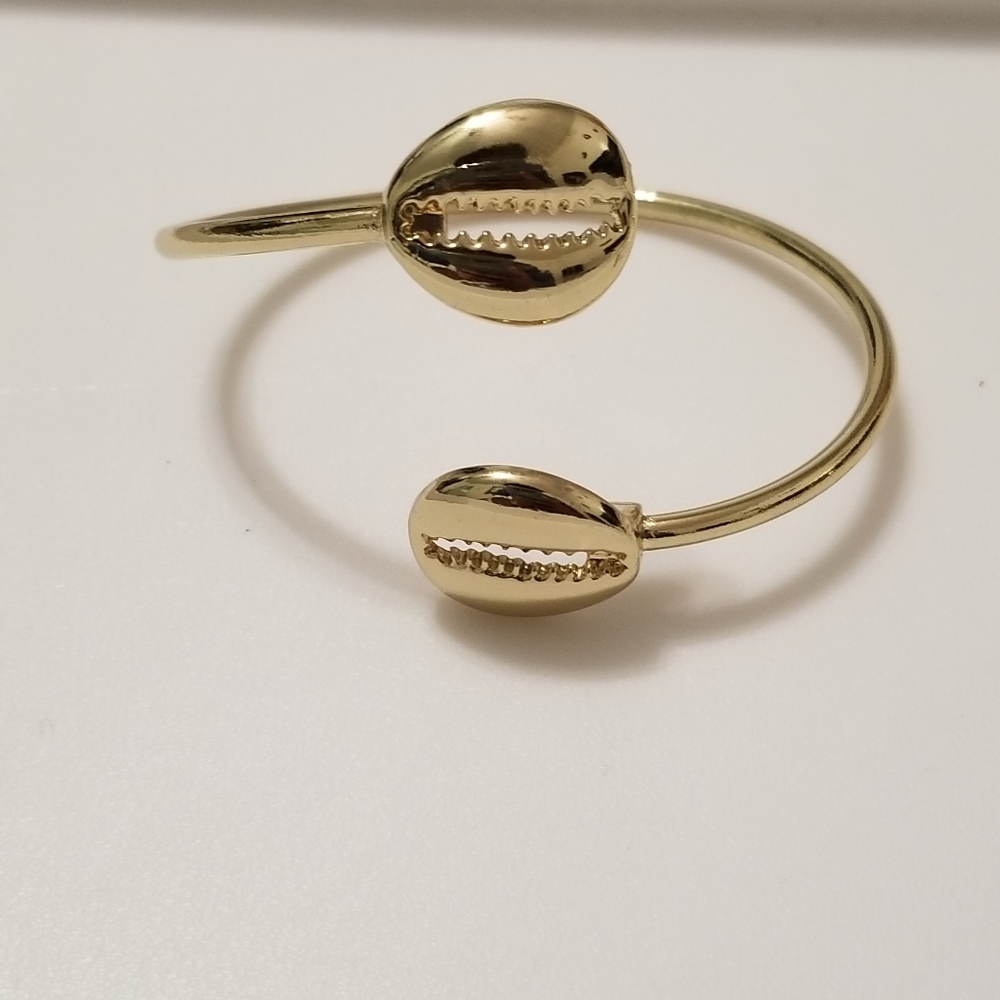 Tarnish-free Large Seashell Adjustable Bracelet